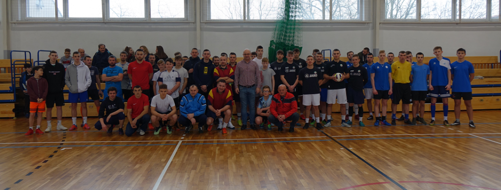 Turniej piłki halowej o puchar W&oacute;jta Gminy  Radwanice - relacja - zdjęcie 2