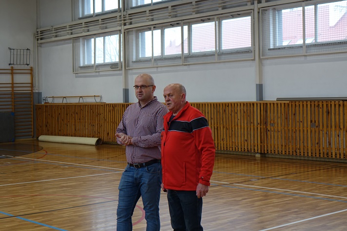 Turniej piłki halowej o puchar W&oacute;jta Gminy  Radwanice - relacja - zdjęcie 4