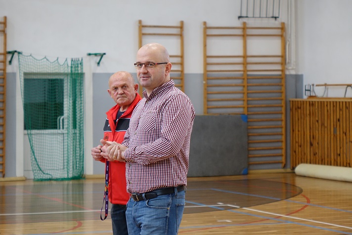 Turniej piłki halowej o puchar W&oacute;jta Gminy  Radwanice - relacja - zdjęcie 5