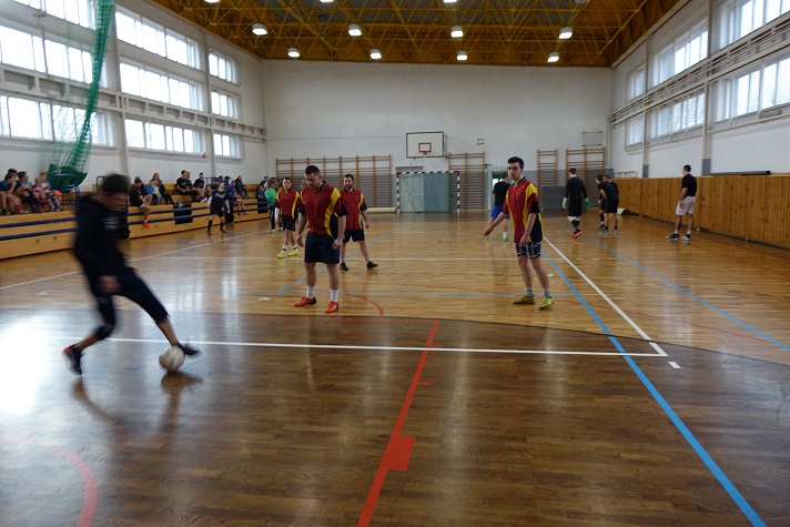 Turniej piłki halowej o puchar W&oacute;jta Gminy  Radwanice - relacja - zdjęcie 7