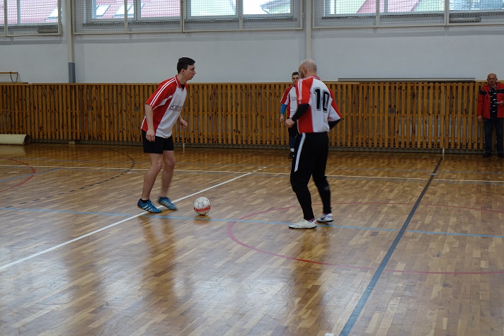 Turniej piłki halowej o puchar W&oacute;jta Gminy  Radwanice - relacja - zdjęcie 10