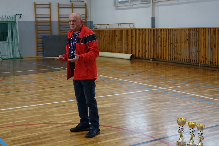 Turniej piłki halowej o puchar W&oacute;jta Gminy  Radwanice - relacja - zdjęcie 13