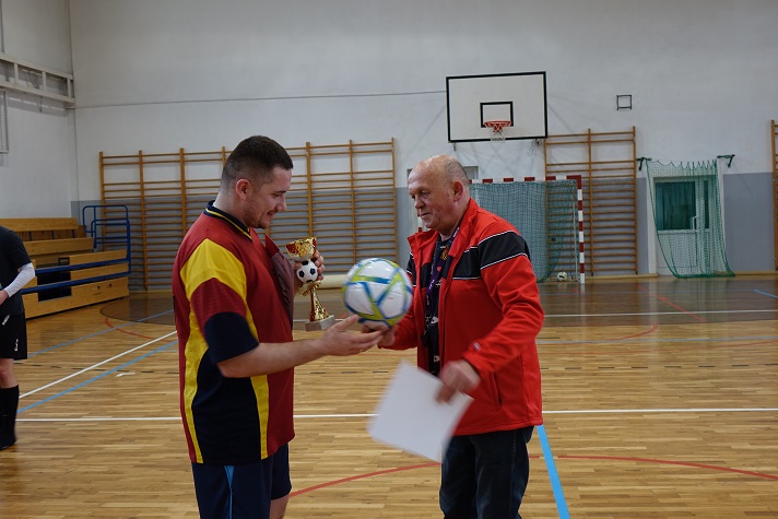 Turniej piłki halowej o puchar W&oacute;jta Gminy  Radwanice - relacja - zdjęcie 18