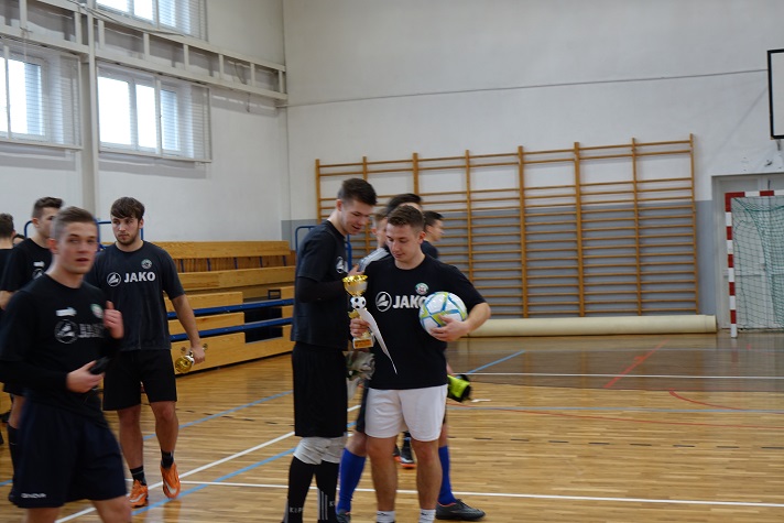 Turniej piłki halowej o puchar W&oacute;jta Gminy  Radwanice - relacja - zdjęcie 22